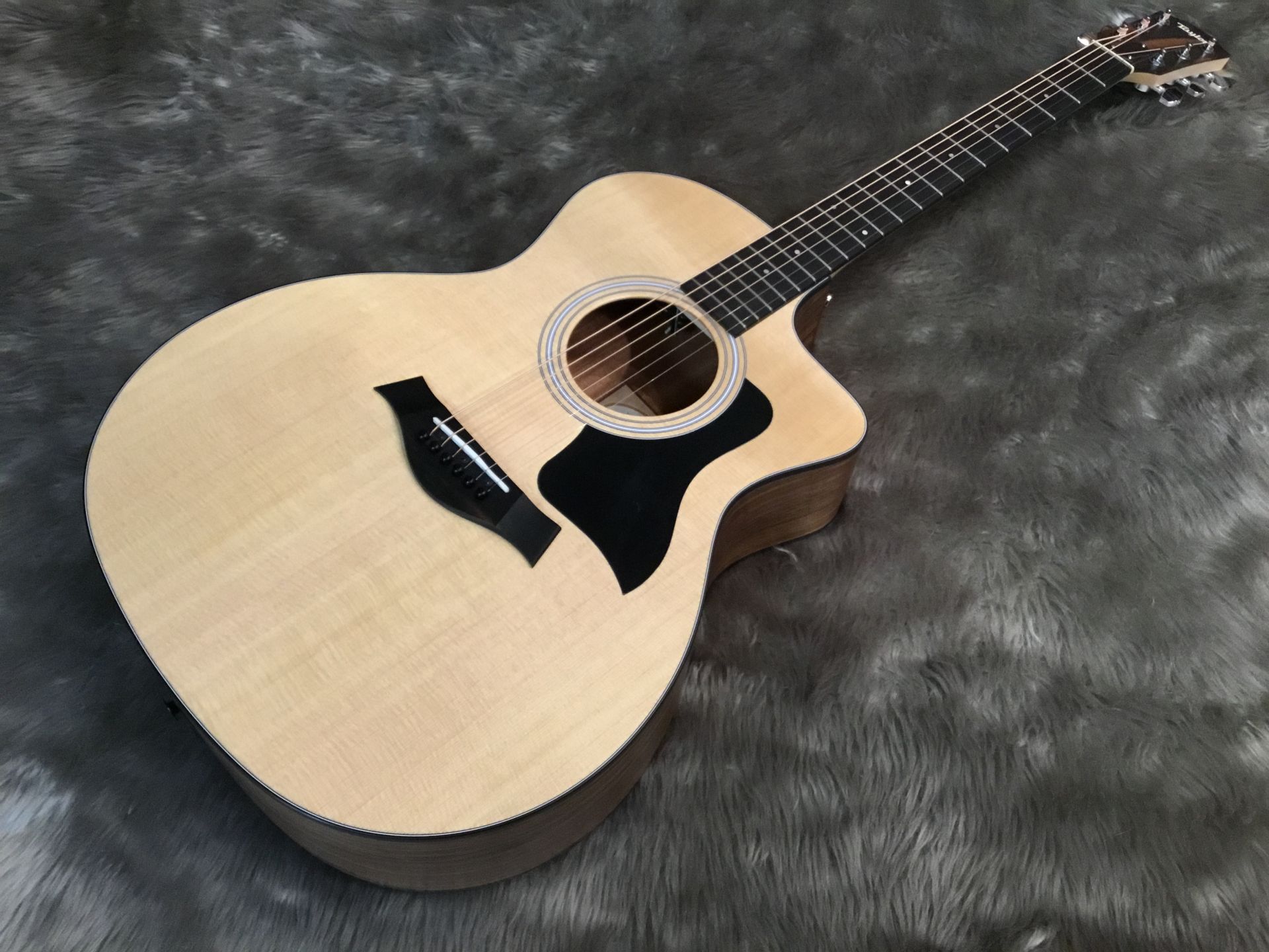 Taylor / 114ce-Walnut 入荷しました！