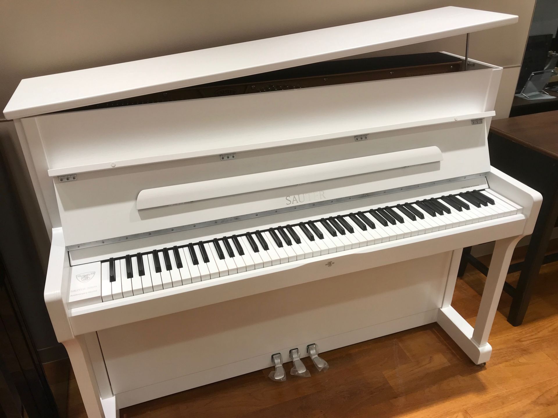 *SAUTER　*200th Anniversary Model SAUTERの人気シリーズ[https://www.sauter-pianos.jp/premiere:title=Premiere（プレミーレ）]をベースにした数量限定特別モデル |*ブランド|SAUTER　ザウター| |*モデル名 […]