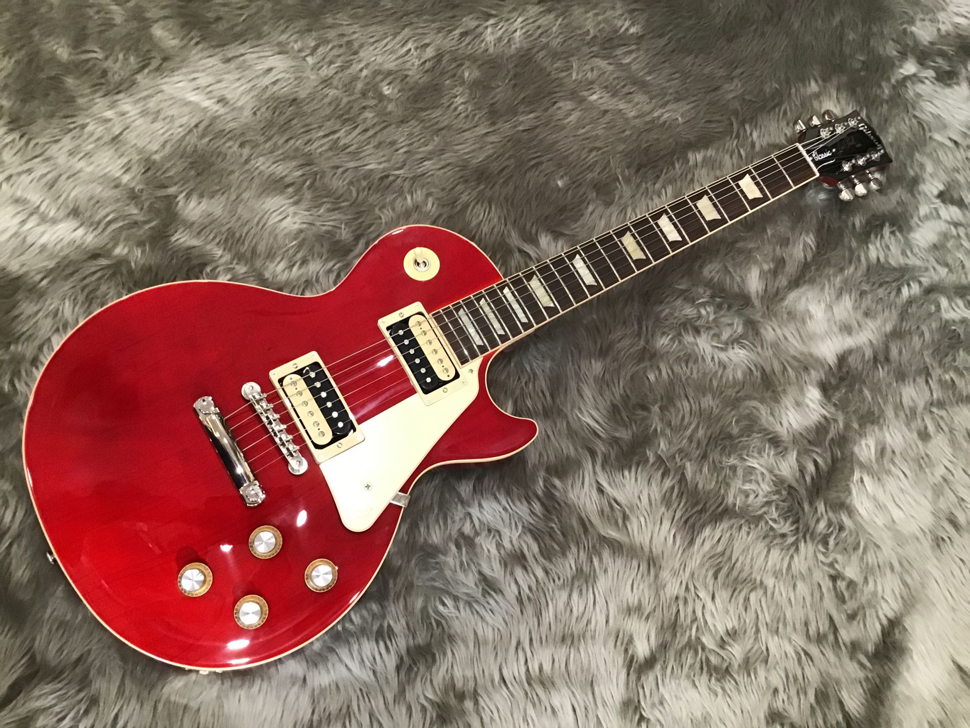 *担当者オススメのカラーです！ Gibsonの新製品【Les Paul Classic(TCH)】が当店にも入荷しました！ 私がチョイスしたお勧めのカラーです。とてもカッコいいので、是非実物を店頭に見に&試しに来てください！ ぜひお気軽にご来店ください！ |*ブランド|*型名|*定価(税込)|*販売 […]