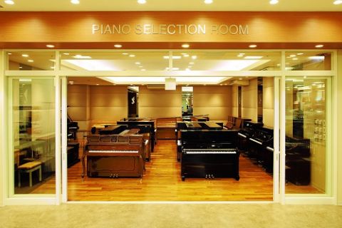 グランドピアノ常設、レンタル可能な仙台泉ピアノセレクションルームのご案内