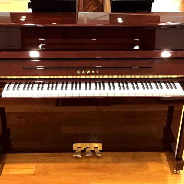 KAWAI K-114SN<br />
高さ：113cm　幅：150cm<br />
奥行：59cm　重さ：193kg<br />
￥698,000(税込)