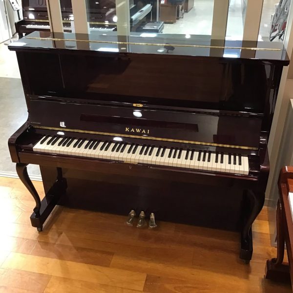 KAWAI KX98M<br />
￥726,000(税込)<br />
製造年：2003年<br />
高さ：125cm　幅：153cm<br />
奥行：59cm　重さ：225kg