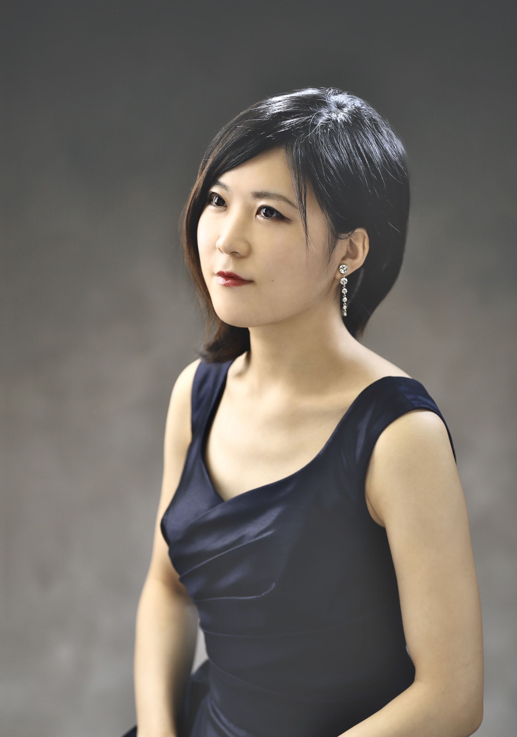 幼児の基礎音楽科講師 八巻梓先生の講師紹介です。