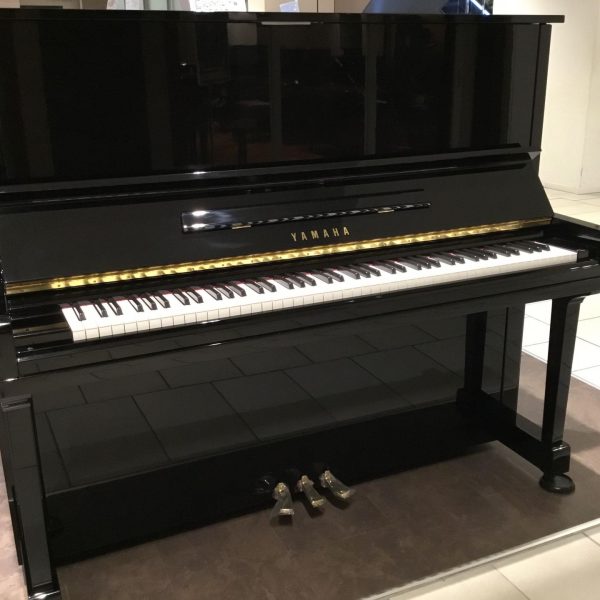 YAMAHA U30BL<br />
￥495,000(税込)<br />
製造年：1987年