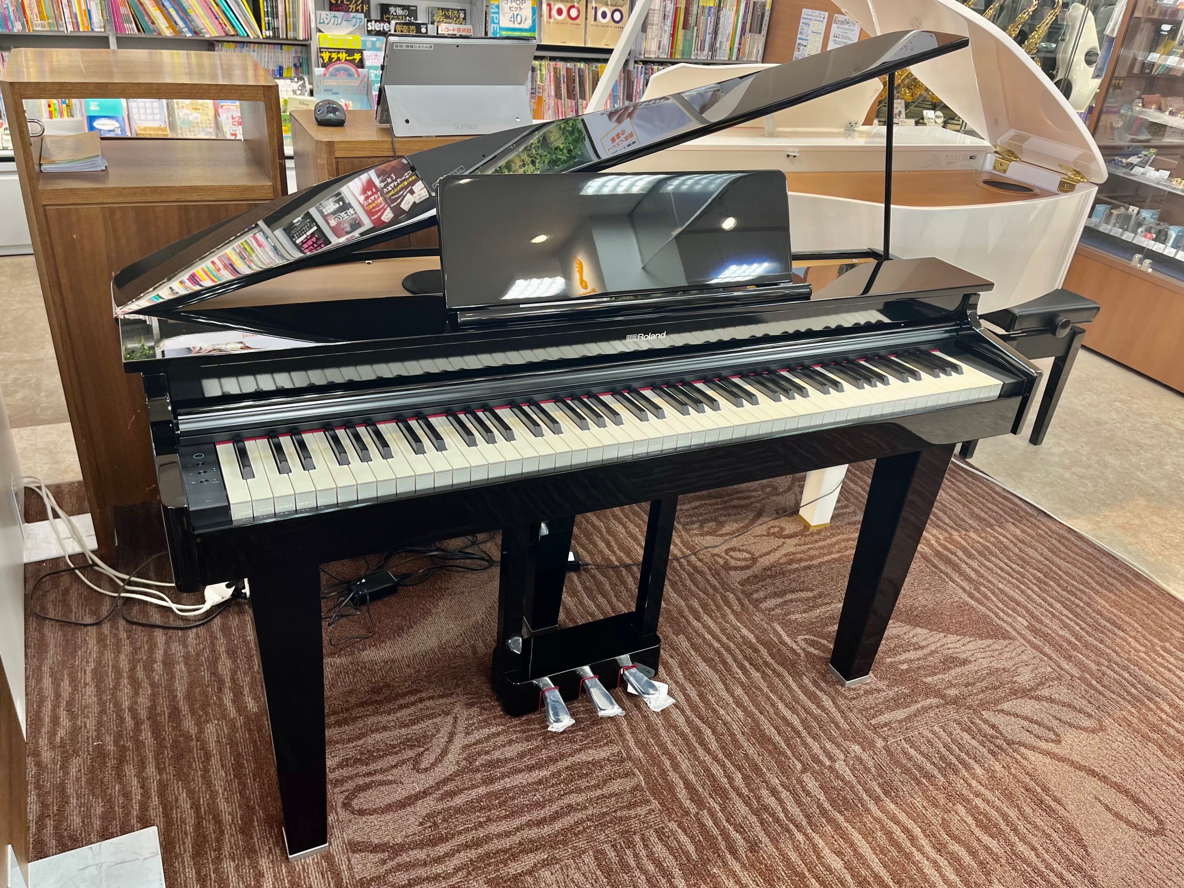 CONTENTS仙台泉店に展示中！仕様お気軽にお問合せください憧れのグランドピアノをご自宅に 仙台泉店に展示中！ 新設計のコンパクトなグランド型 特徴・仕様 おすすめポイント 1． クラシカルで優雅な佇まい且つ、コンパクトなグランド型キャビネット　 2． 見た目にも美しく、高級感あふれる黒鏡面仕上げ […]