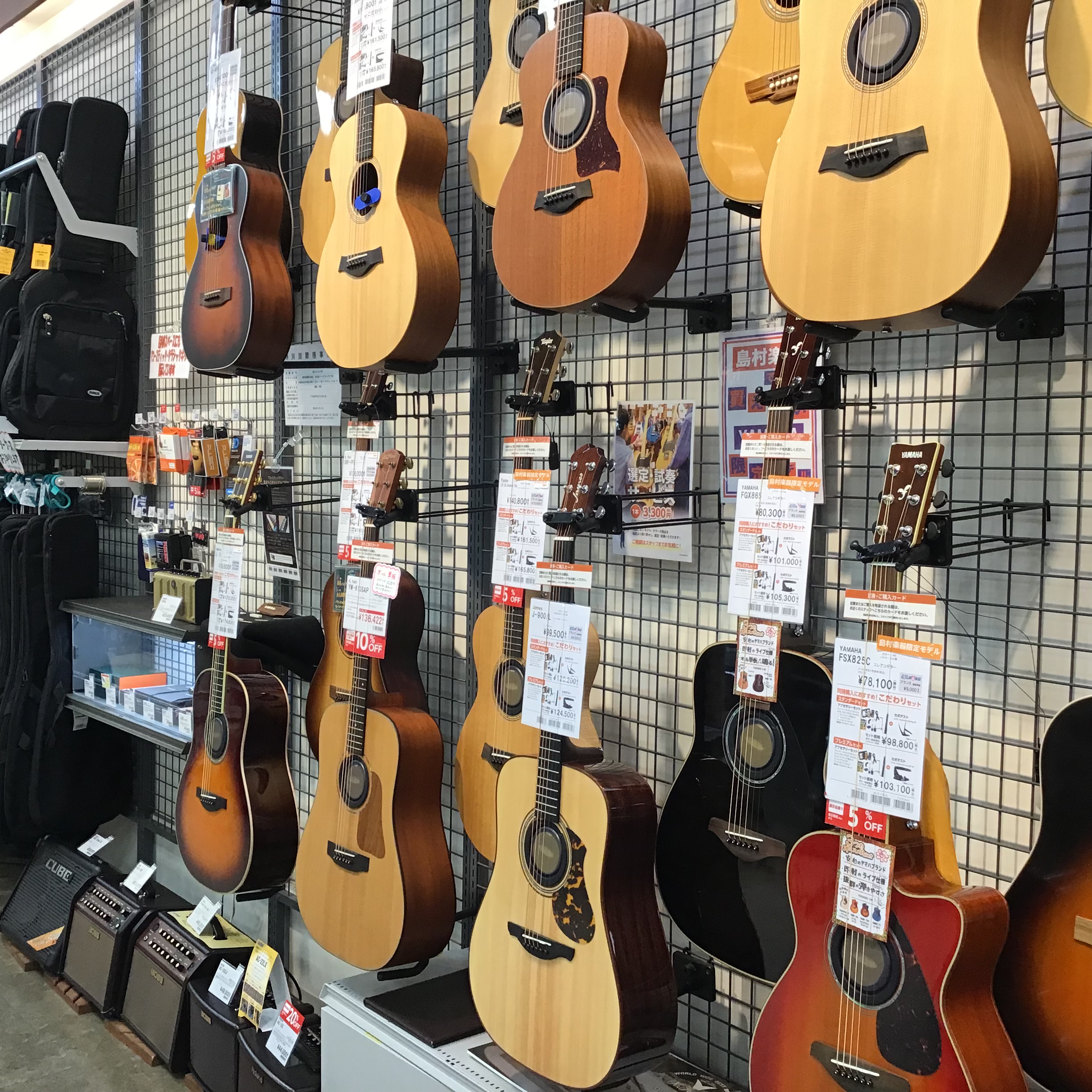 こんにちは。島村楽器仙台泉パークタウンタピオ店スタッフの小野です。少し秋らしくなってきましたね！9月になり、ラインナップも少しずつ変わっています！今月入荷の新しいアコースティックギターのご紹介です。 アコースティックギター
