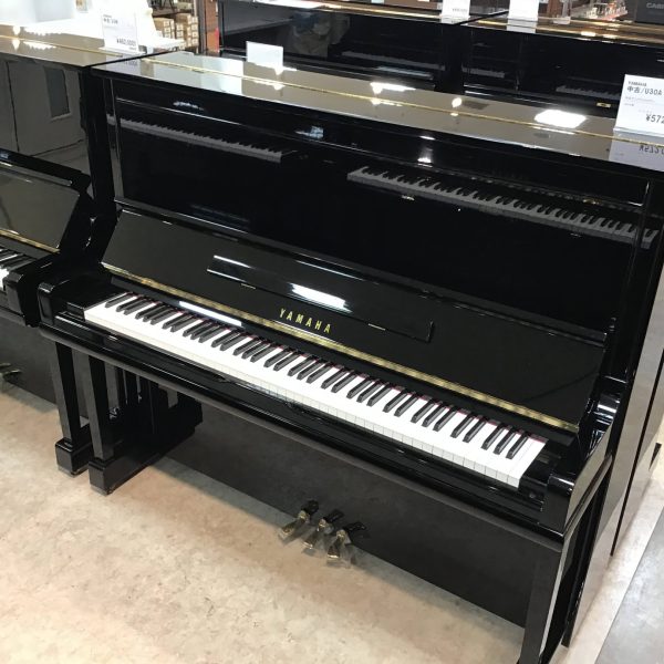 YAMAHA U30A