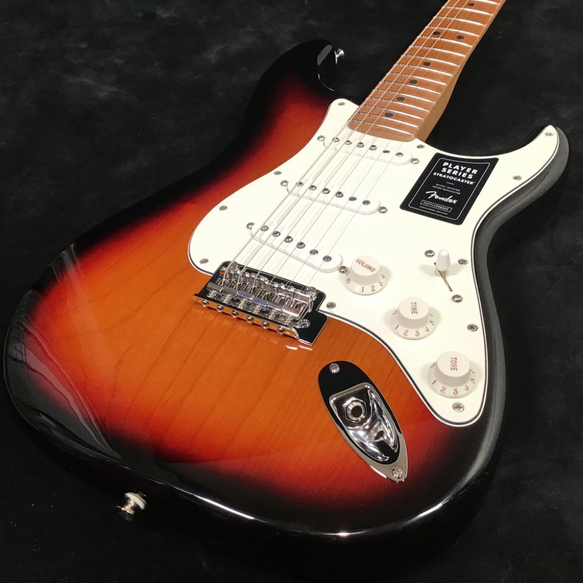 FenderFender Limited Edition Player Stratocaster with Roasted Maple Neck 3 Tone Sunburst