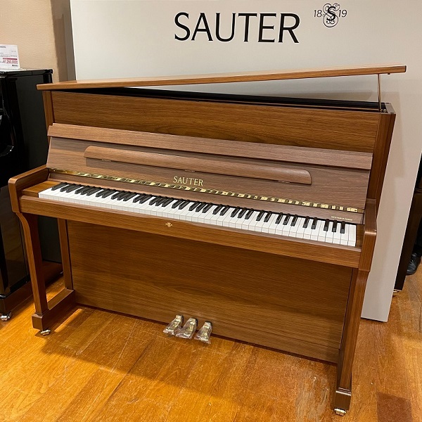 *商談中*<br />
<br />
SAUTER UP114Premiere　WN<br />
高さ：114cm　幅：145cm<br />
奥行：59.5cm　重さ：180kg<br />
￥1,870,000(税込)