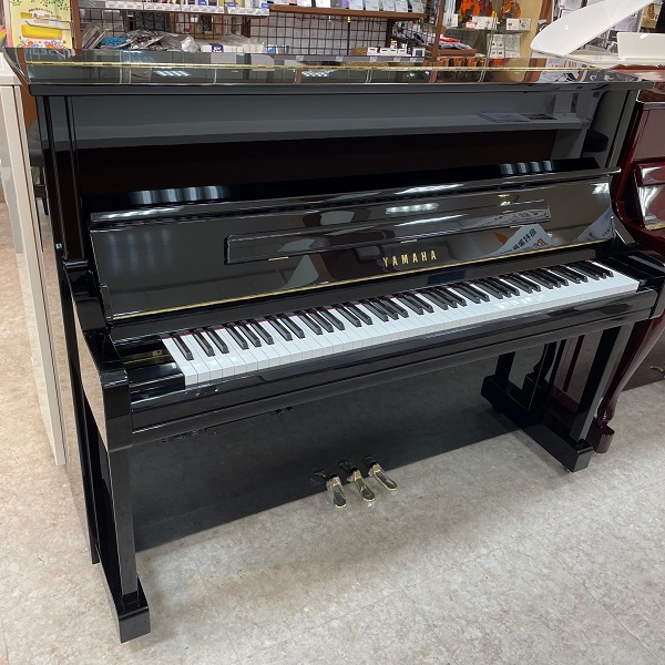 YAMAHA 中古YU11SH2<br />
製造年：2018年製<br />
高さ：121cm　幅：153cm<br />
奥行：61cm　　重さ：228kg<br />
￥836,000(税込)<br />
＊