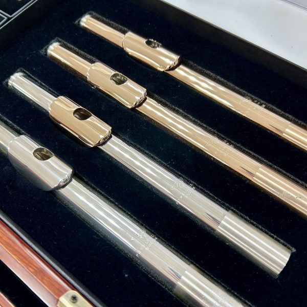 頭部管やフルート本体も多数展示展示予定