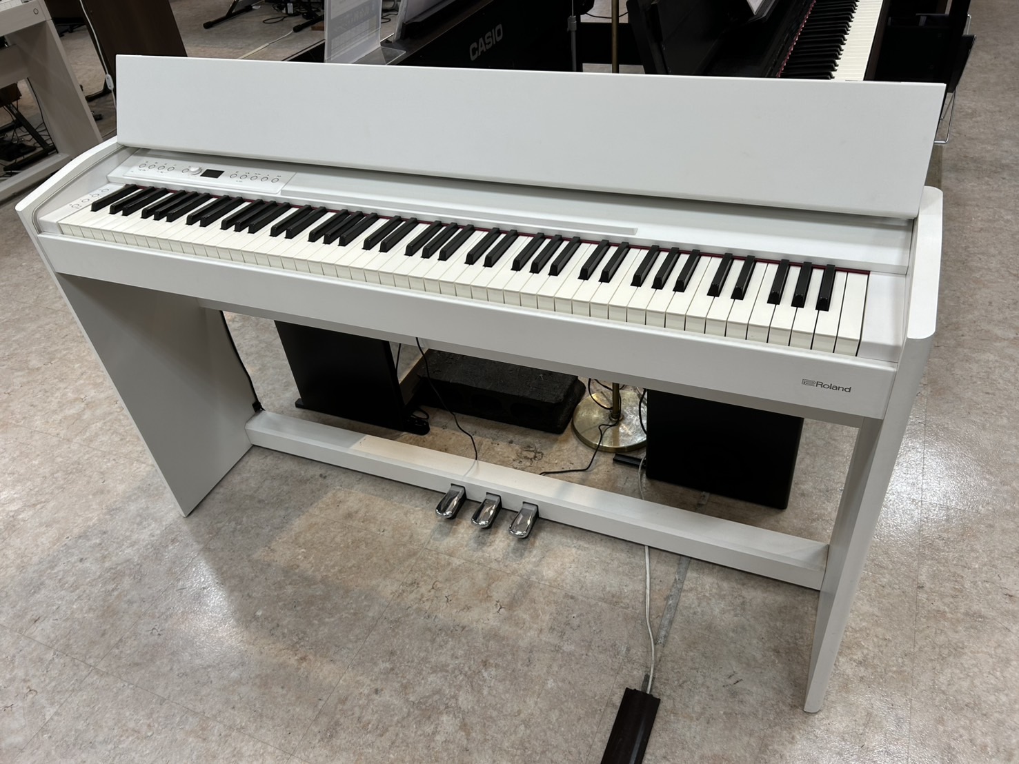 Roland F701¥114,840