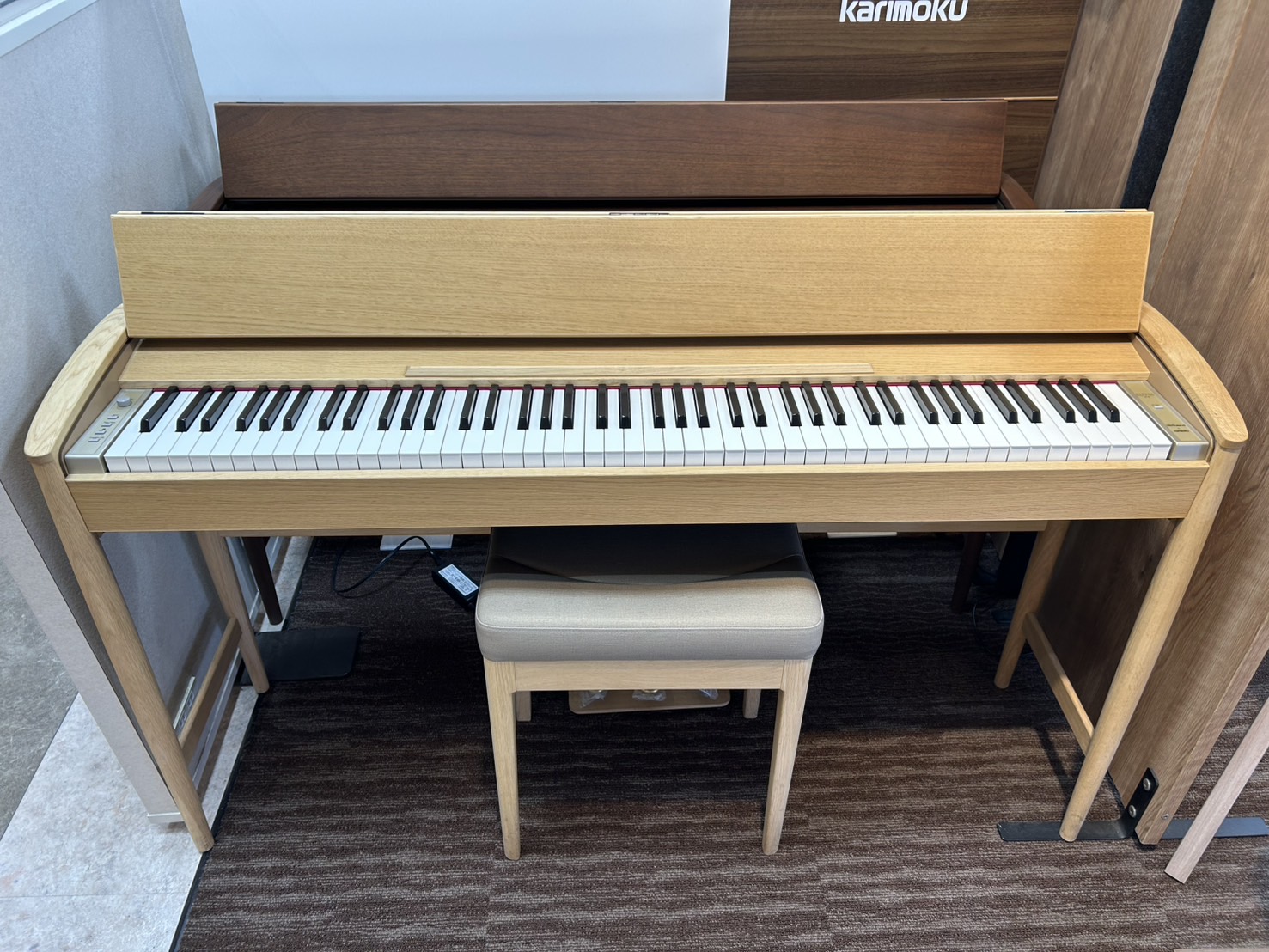 カリモク×Roland KF-10 KO¥352,000(税込)