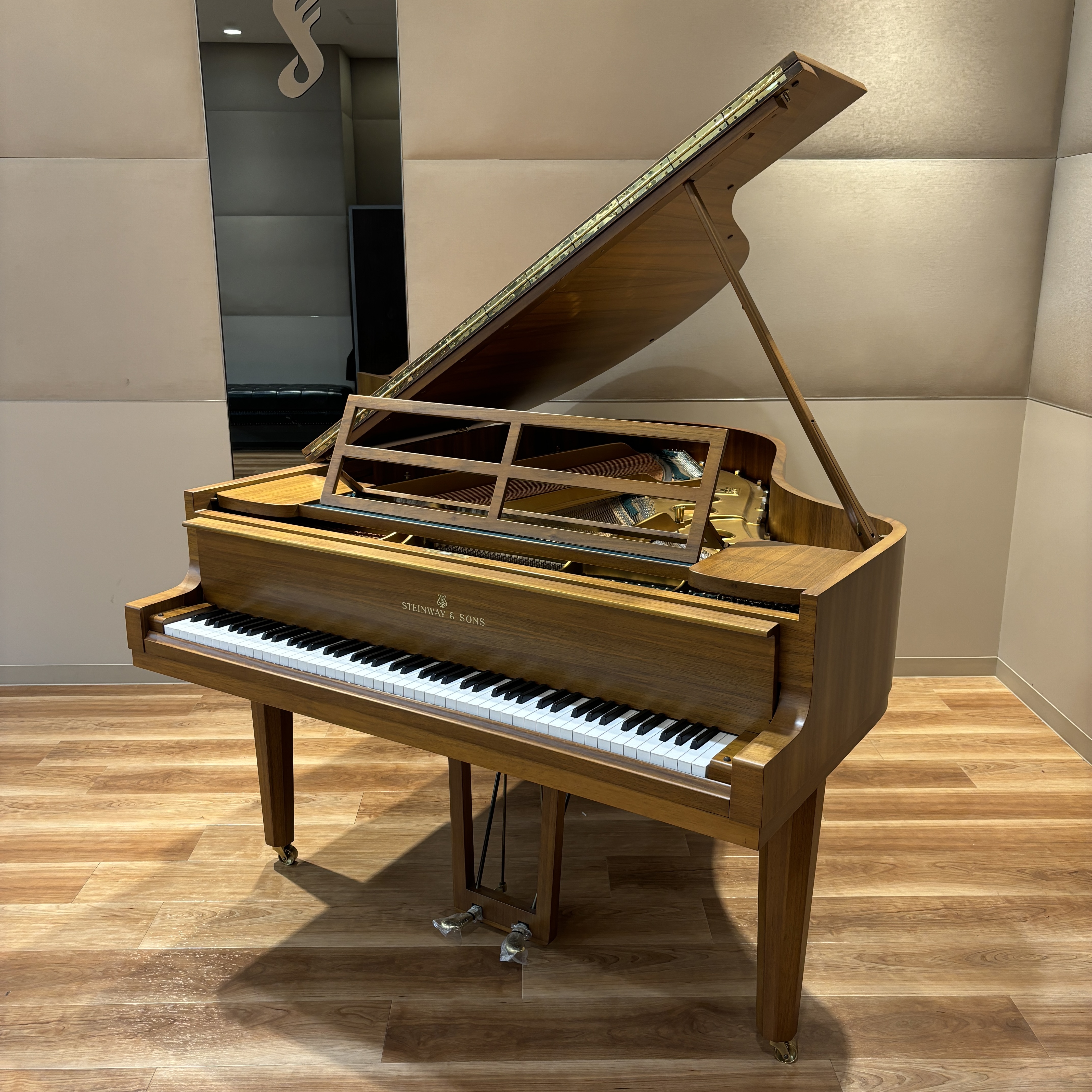STEINWAYO180