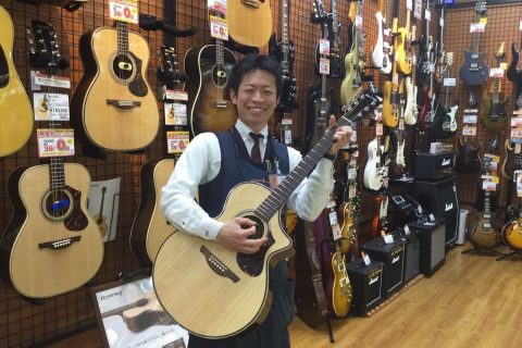 スタッフ写真 副店長、電子ピアノ 吉田