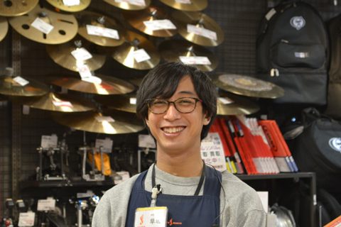 スタッフ写真 ドラム 早坂