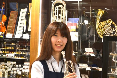 スタッフ写真 管楽器、音楽教室、楽譜 田村