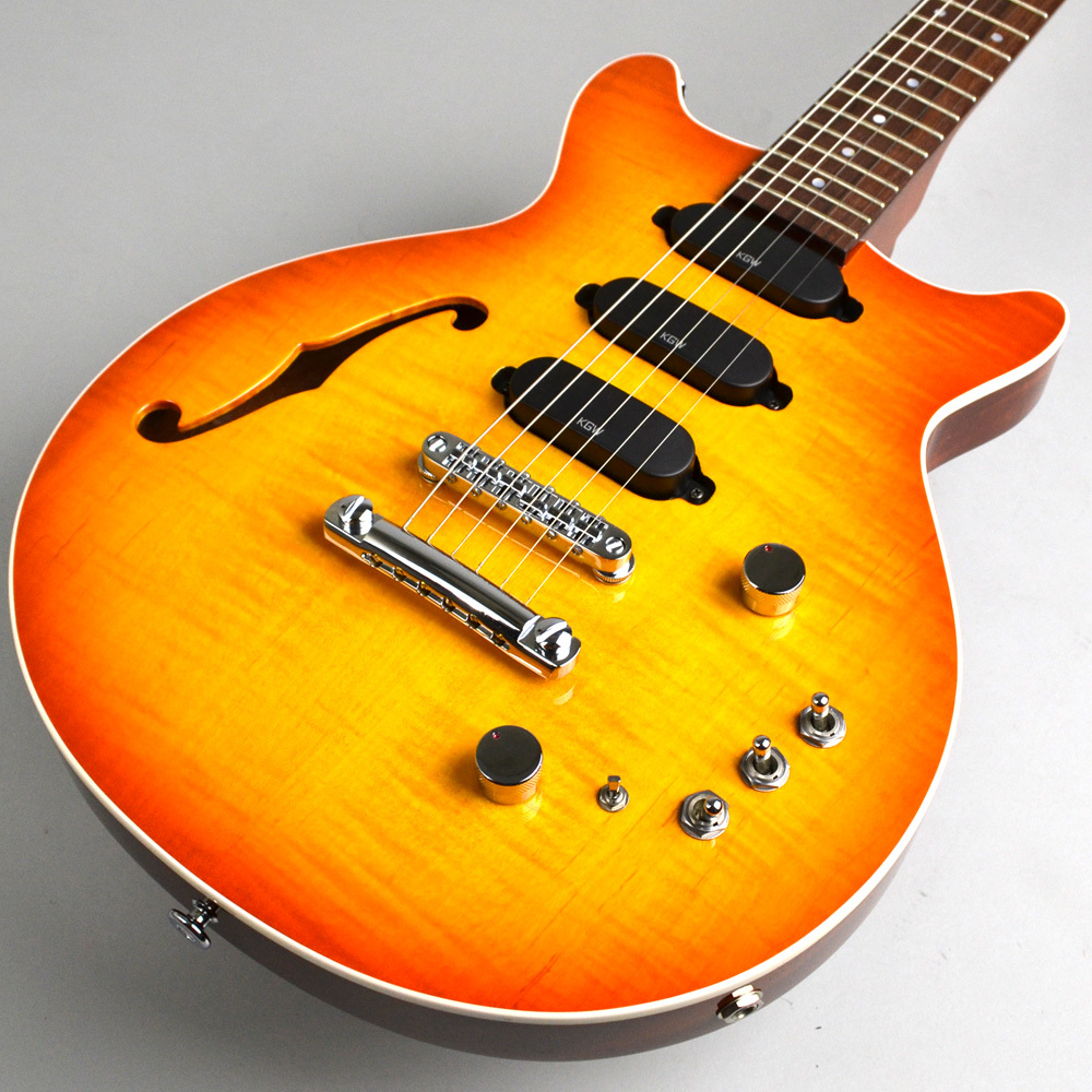 **Kz Guitar Works ケイズギターワークスは、神奈川県逗子市のオリジナルギター製作工房です。 2007年から2010年にはQUEENのギタリスト、ブライアン・メイの愛器「レッド・スペシャル」のオフィシャルシグネチャーモデルを手掛けました。 次のステップとして、オリジナルモデル「Kz O […]