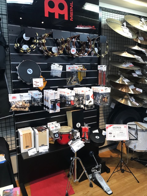 *仙台イービーンズ店のドラムコーナーにMEINLコーナーが出来ました！ MEINLといえばシンバルももちろんそうですが、パーカッションやパーカッションアクセサリーも豊富！]]この機会にタンバリンやカホンアクセ等々豊富に取り揃えてました！探してたアクセサリーも見つかるかもしれませんよ?]]記事に載せて […]