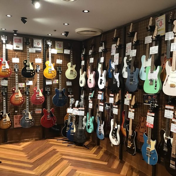 【ギター・ベース総展示本数360本以上！】<br />
専門スタッフが楽器選びをしっかりとサポートいたします。<br />
仙台ロフト店ギター・ベースコーナーのご案内
