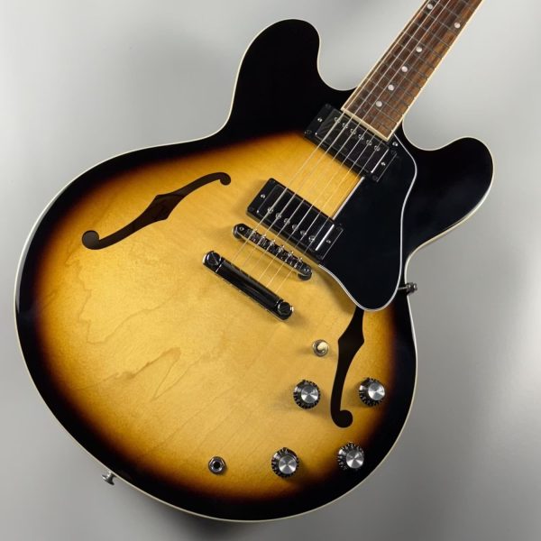 Gibson：ES-335 Vintage Burst<br />
ヘッドに塗装割れの小傷があるため、通常価格￥440,000(税込)→￥376,200(税込)