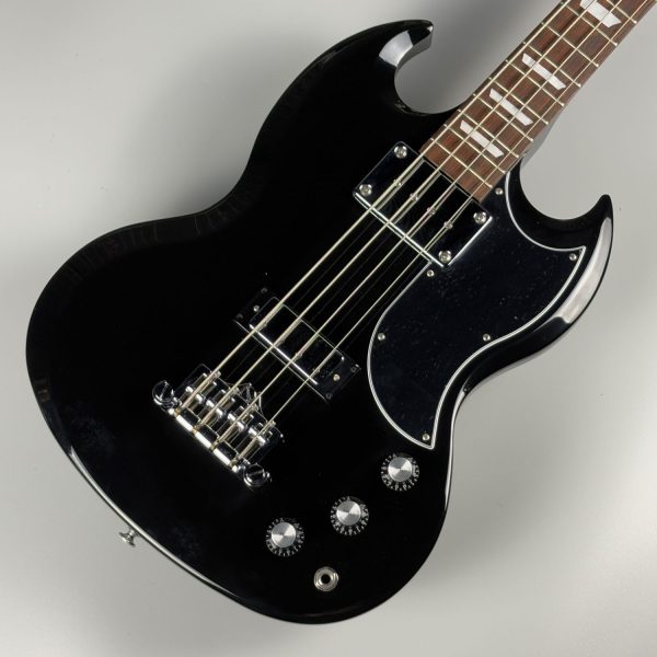 Gibson：SG Standard Bass Ebony<br />
ヘッドとネックサイドに塗装割れを伴う小傷があるため、通常価格￥249,700(税込)→￥224,730(税込)