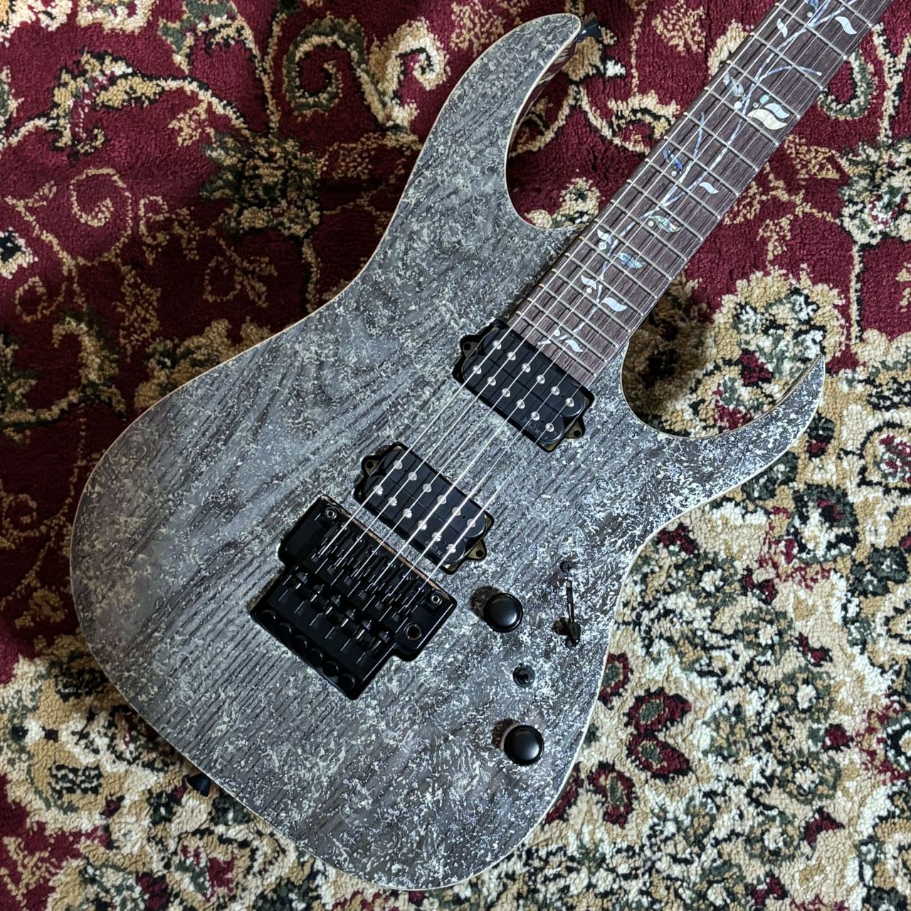 CONTENTSIbanezとは当店ラインナップ(アーティストシグネチャーモデル)J.Customアーティストシグネチャーモデル当店ラインナップ(RG・AZシリーズ)Ibanezとは Ibanez (アイバニーズ)は、日本の楽器メーカー「星野楽器株式会社」(Hoshino Gakki)が展開している […]