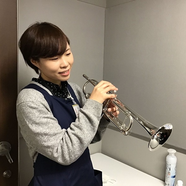 小畑(おばた)<br />
<br />
4～13歳までピアノを習っており、大学でも専攻の管楽器に加えて副科としてレッスンを受講してきました。<br />
今でもピアノの演奏を聴く事も弾く事も大好きです。<br />
楽器選びはもちろん、レッスンのご案内もさせていただきます！<br />
