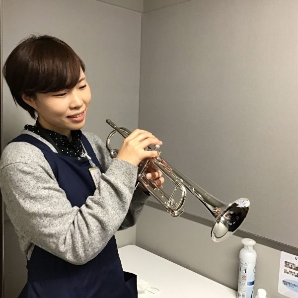 【ピアノアドバイザー】小畑(おばた)<br />
<br />
4歳から中学生までピアノ教室に通っておりました。<br />
大学でも副専攻としてレッスンを受けており、今は弾く機会は少なくなったものの聴くのも弾くのも大好きです。<br />
音楽教室も担当しておりますので、楽器選びから教室のご案内までサポートさせていただきます！