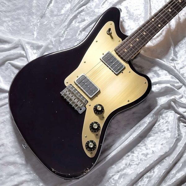 Black Smoker：TRAD MASTER SIGMA-JM Gold Anodized Medium aged 濡羽色<br />
ミディアムエイジド加工も雰囲気抜群、<br />
良質な国産ジャズマスタータイプお探しの方におススメ。<br />
販売価格　￥476,700(税込)