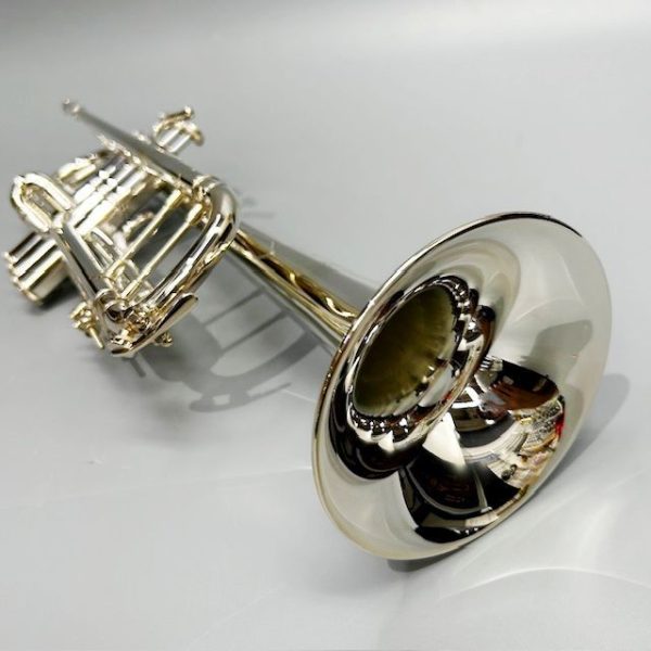 Bach：180ML37SP<br />
通常販売価格￥476,850(税込)<br />
↓<br />
ベル管根本小キズ凹のために、<br />
特別【アウトレット】価格￥453,007(税込)にてご案内中