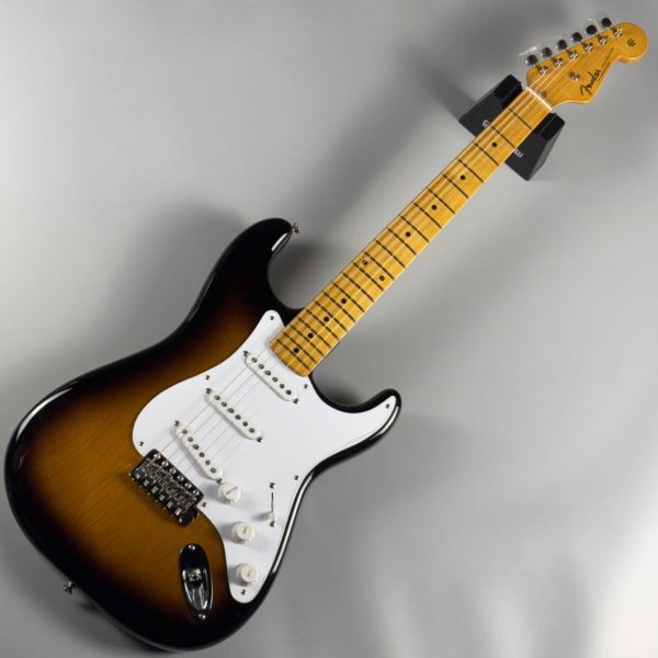 Fender：70th Anniversary American Vintage II 1954 Stratocaster 2-Color Sunburst<br />
ちょい傷ありのため1本限り、特別な価格でご案内、<br />
通常価格￥396,000(税込)→￥358,000(税込)