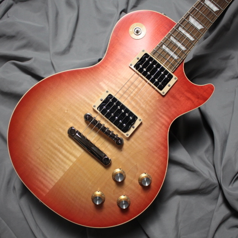 Gibson：LP STD 60s Faded<br />
微細なトップ割れ有りのため、<br />
通常価格￥297,000(税込)→￥267,300(税込)<br />
