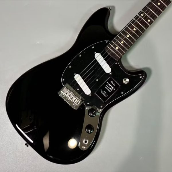 Fender：Player II Mustang 　BLK<br />
入荷時キズ有りのため、通常価格￥110,000(税込)→￥104,500(税込)