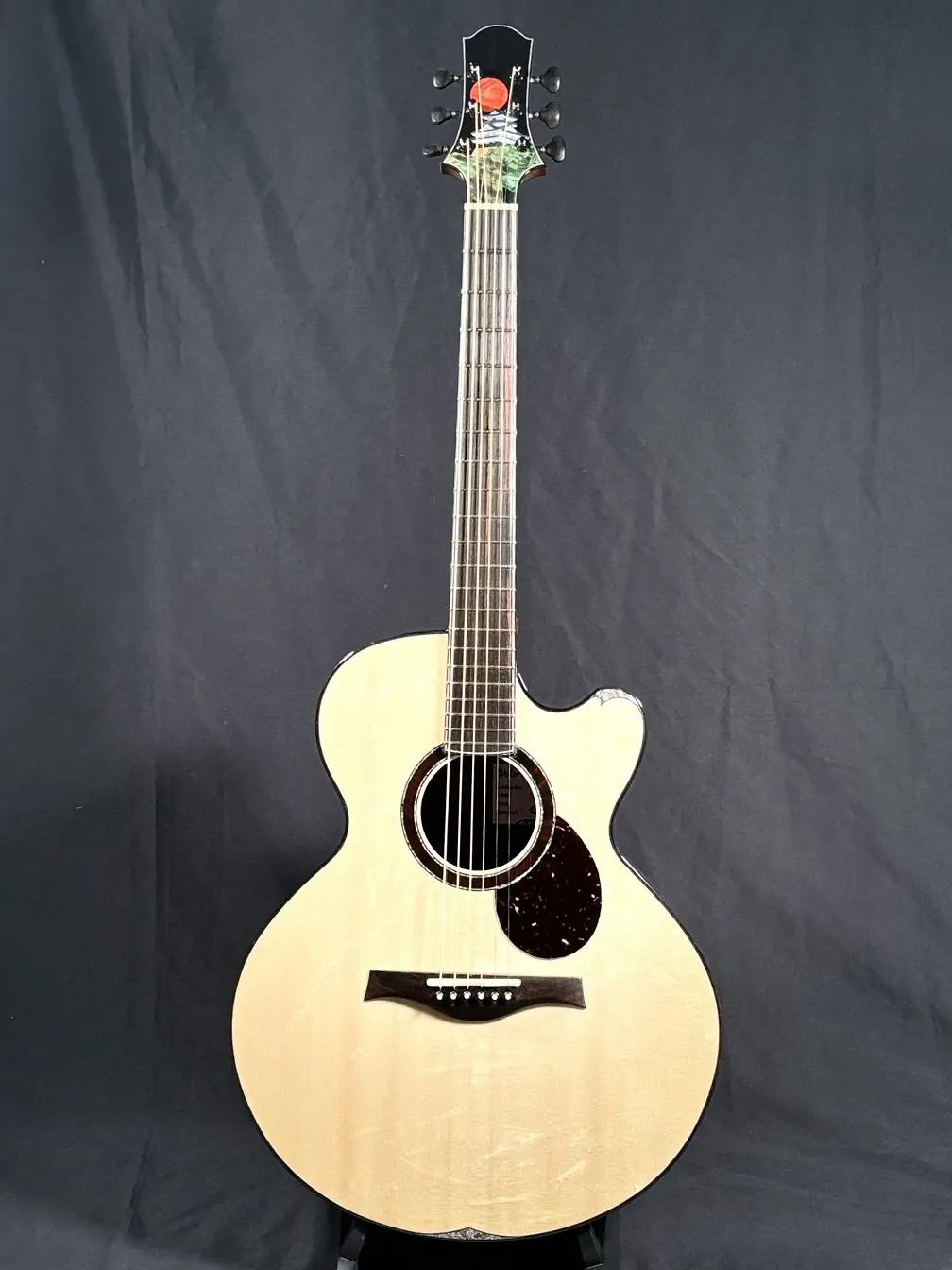 Water Road GuitarsDeep Arte Cutaway / Moonlit Castle