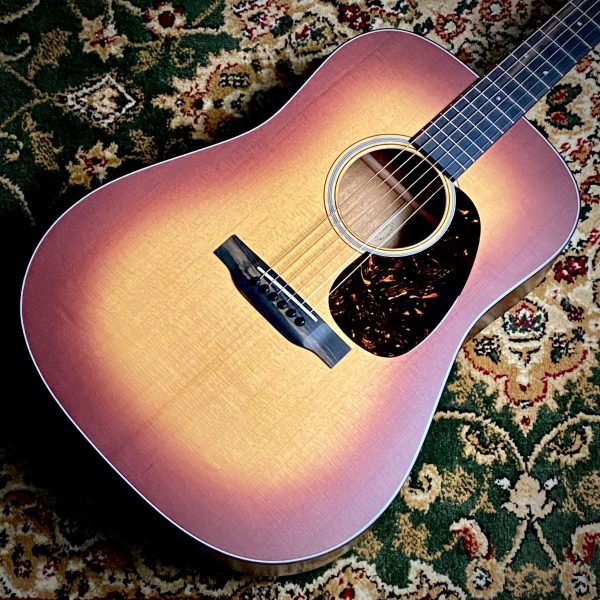 Martin：D-18 SatinAmberburst<br />
長期展示＆TOP割れ修正痕有の為 お買い得！<br />
通常価格¥ 429,000(税込)→¥ 343,200(税込)