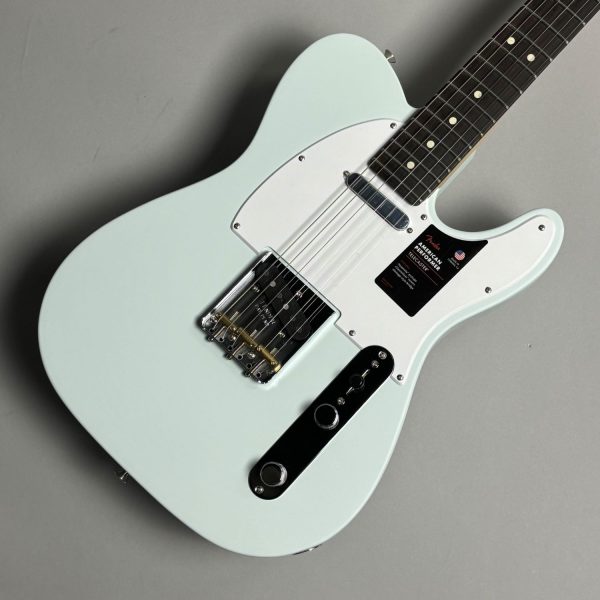 Fender American Performer Telecaster Rosewood Fingerboard Satin Sonic Blue <br />
<br />
傷ありの為お値下げしております。<br />
ボディサイド下部に塗装クラック・打痕あり。※画像をご確認ください。<br />
演奏に支障はございません。<br />
通常販売価格￥214,500(税込)→￥ 203,775(税込)<br />
