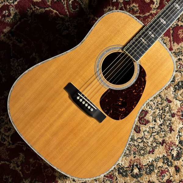 Martin：D-41 Standard<br />
※こちらはアウトレット品につき、展示品1本限りの特別価格でございます。<br />
・ブリッジ上部に塗装の浮きがございます。<br />
・ボディエンド部に僅かなラッカー焼けがございます。<br />
通常価格￥913,000(税込)→￥730,400 (税込)