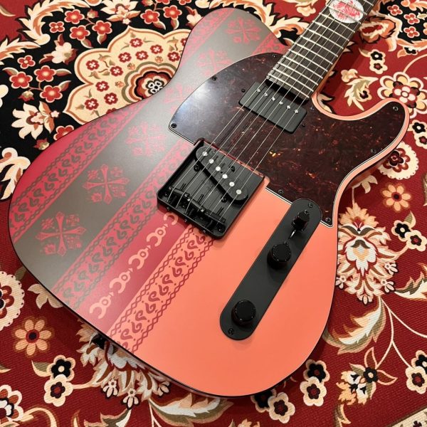 Fender：Monster Hunter Rathalos Telecaster Rosewood Fingerboard Rathalos Red<br />
モンハン20周年記念コラボレーションモデル！展示品入れ替えのため特別価格<br />
通常価格￥330,000(税込）→￥297,000（税込）