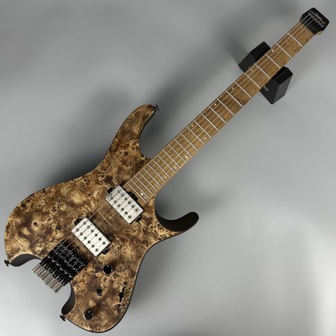 Ibanez Q52PB<br />
ヘッドレスネックとソリッドボディが軽量でコンパクト！　ネック裏に打痕があるため現品限りのアウトレット特別価格！<br />
通常価格￥156,800 (税込）→￥148,960（税込）<br />

