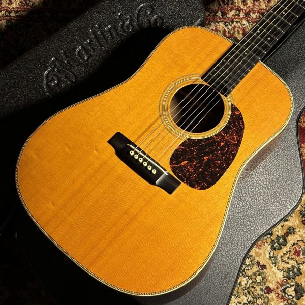 Martin HD-28V【中古】<br />
今や入手困難なヴィンテージシリーズ　ピックアップ付き！<br />
中古価格￥398,000(税込)<br />
