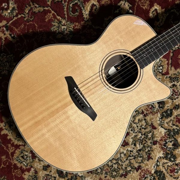 FURCH : Green Gc-SR<br />
<br />
質実剛健なFurchギターそのものと言えるGreenシリーズ！<br />
外観を極力シンプルにし、音にこだわったモデルです！