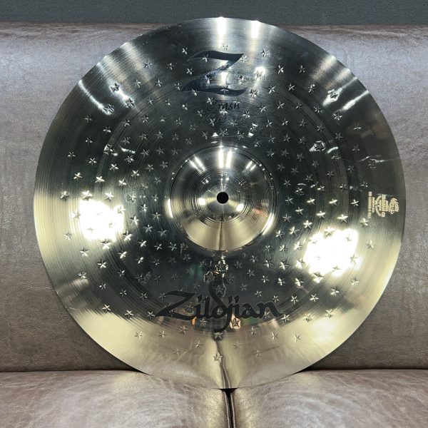 【型名】<br />
Crash16<br />
<br />
【選定コメント】<br />
ふくらみ感のある豊かな鳴りとレスポンスの良さで選びました。<br />
<br />
【重量】<br />
1,025g<br />
<br />
【販売価格】<br />
￥50,600-