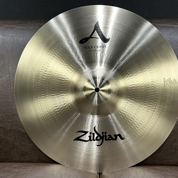 【型名】<br />
RockCrash18<br />
<br />
【選定コメント】<br />
明るく輝くようなアタック感と素直に伸びるサスティーンが良い個体です。<br />
<br />
【重量】<br />
1,640g<br />
<br />
【販売価格】<br />
￥ 52,800-