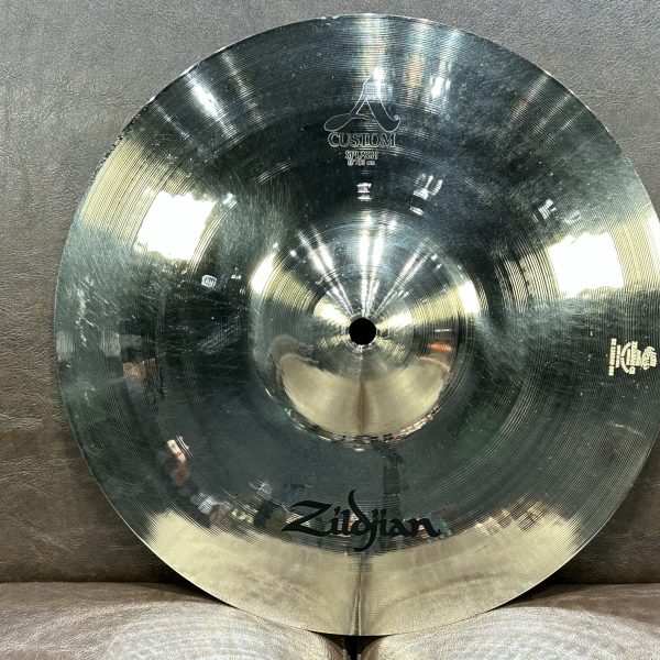 【型名】<br />
Splash12<br />
<br />
【選定コメント】<br />
「整った音程感で濁りの少ないサスティン。澄んだ余韻はミニクラッシュ的にも使用可。」<br />
<br />
【重量】<br />
435g<br />
<br />
【販売価格】<br />
￥34,100-