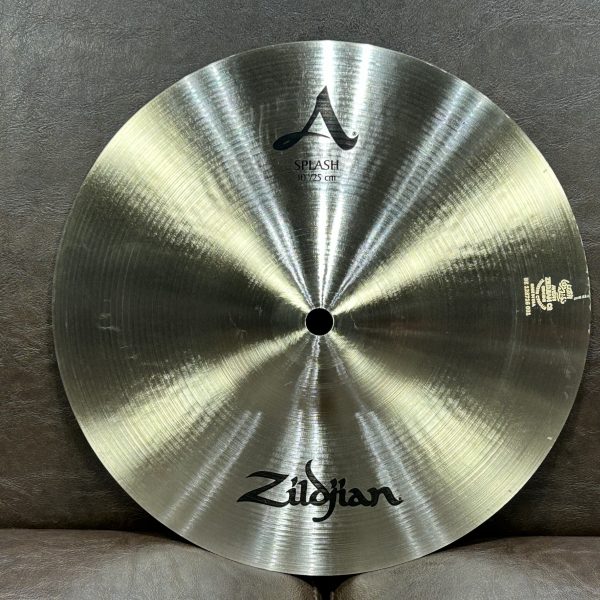 【型名】<br />
Splash10<br />
<br />
【選定コメント】<br />
「レスポンスの良さ、低めのうねりが無くクリアで安定した音程感。」<br />
<br />
【重量】<br />
270g<br />
<br />
【販売価格】<br />
￥26,400-