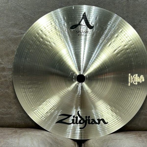 【型名】<br />
Splash8<br />
<br />
【選定コメント】<br />
「レスポンスとキレの良さ、クリアに明るく響くサウンドの良さで選びました。」<br />
<br />
【重量】<br />
160g<br />
<br />
【販売価格】<br />
￥22,000-