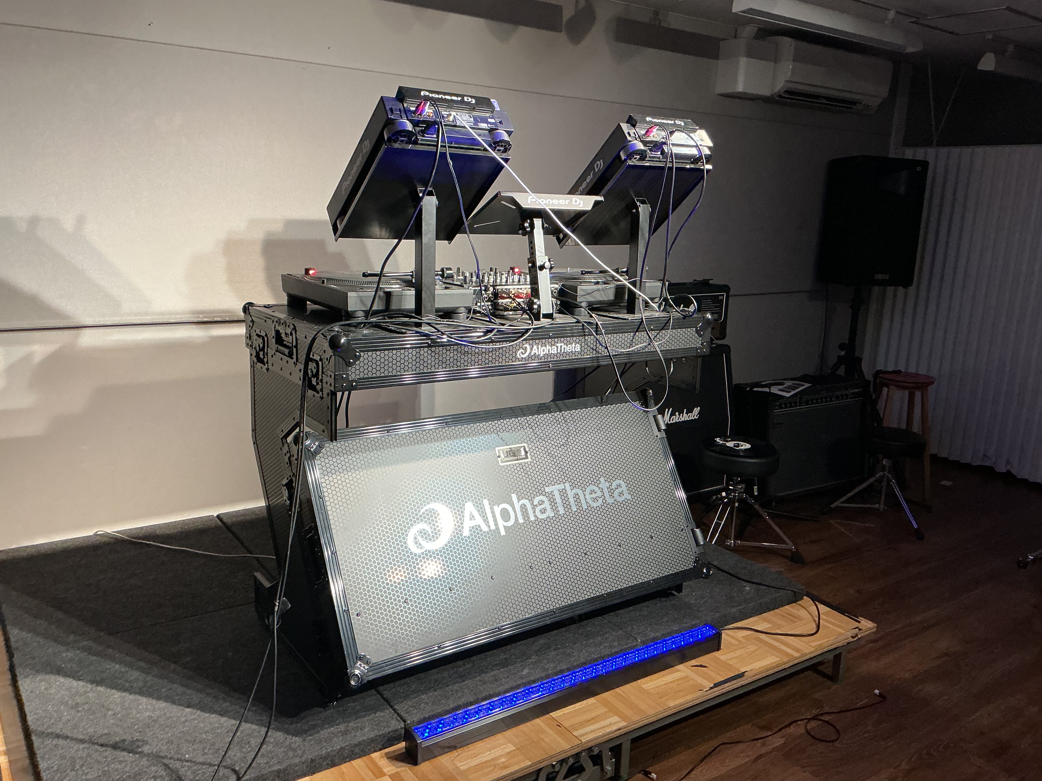 CONTENTS「仙台DJサークル」とは日程ゲストDJ設置機材参加申し込みフォームお問い合わせ「仙台DJサークル」とは 「人前でプレイしてみたい」「音楽仲間を増やしたい」そんなDJの皆さまが集まる、アットホームなDJイベントです。 クラブデビュー前の腕試しをしたい 人前でプレイする練習がしたい 仲間 [&hellip;]