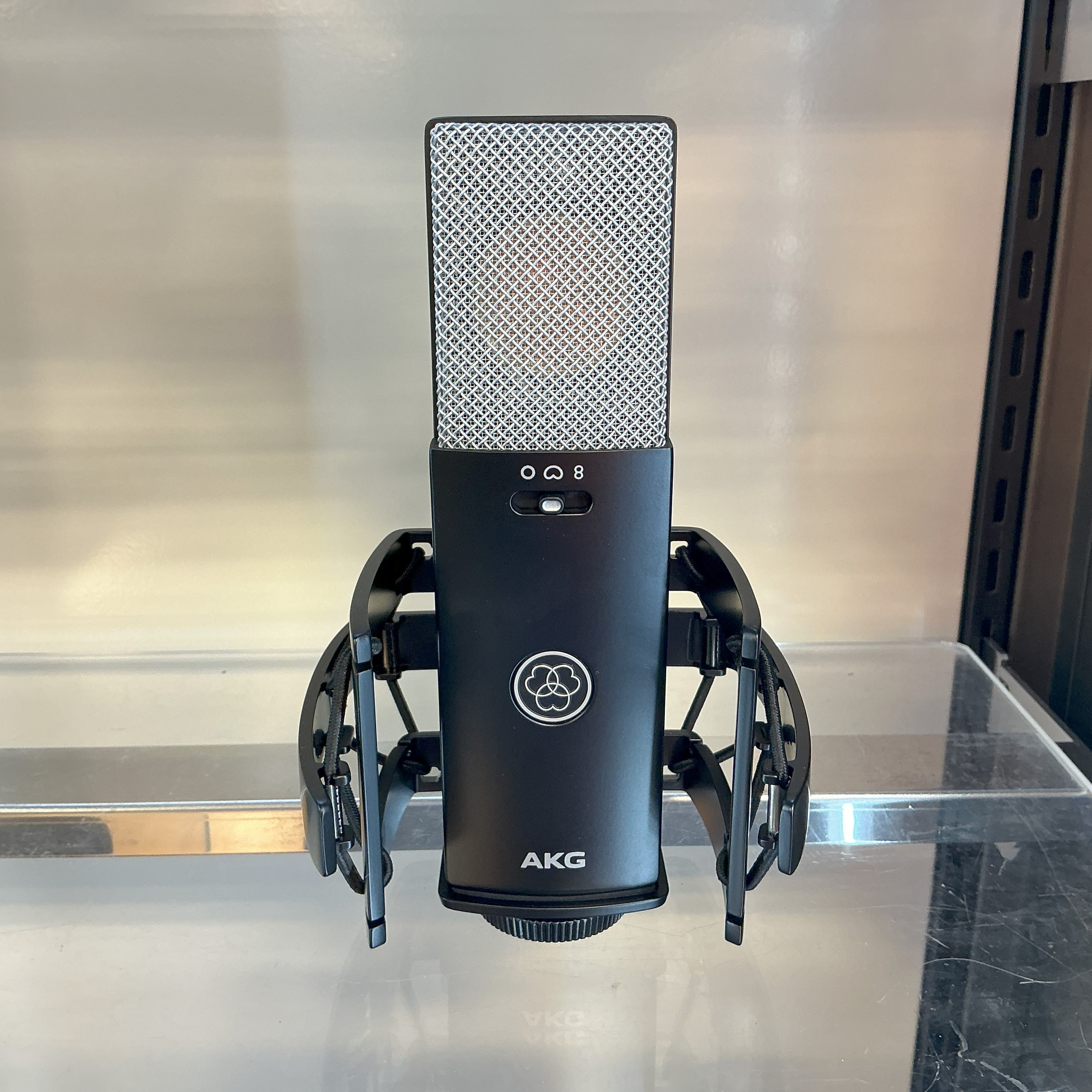 AKGC114
