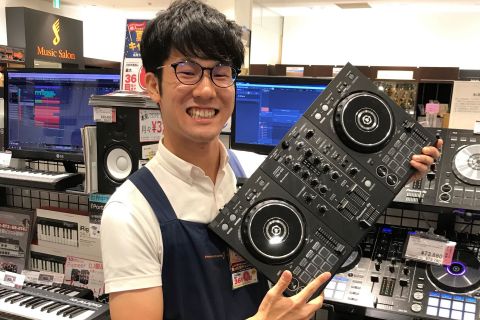スタッフ写真 デジタル楽器全般 堀口